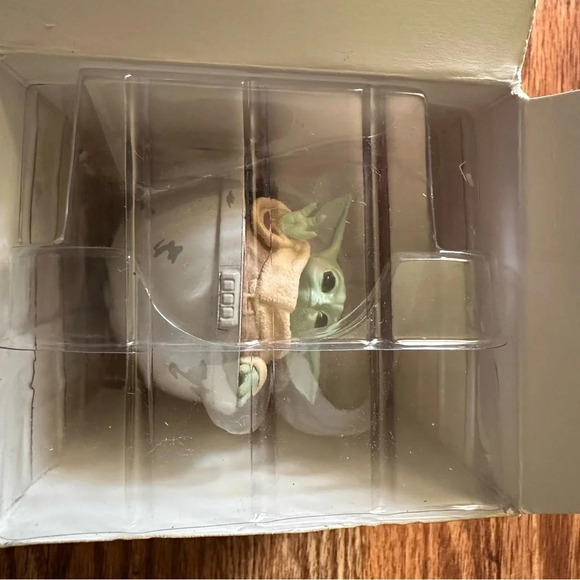 Christmas Ornament 2020, Star Wars: The Mandalorian The Child in Hovering Pram - Picture 9 of 10